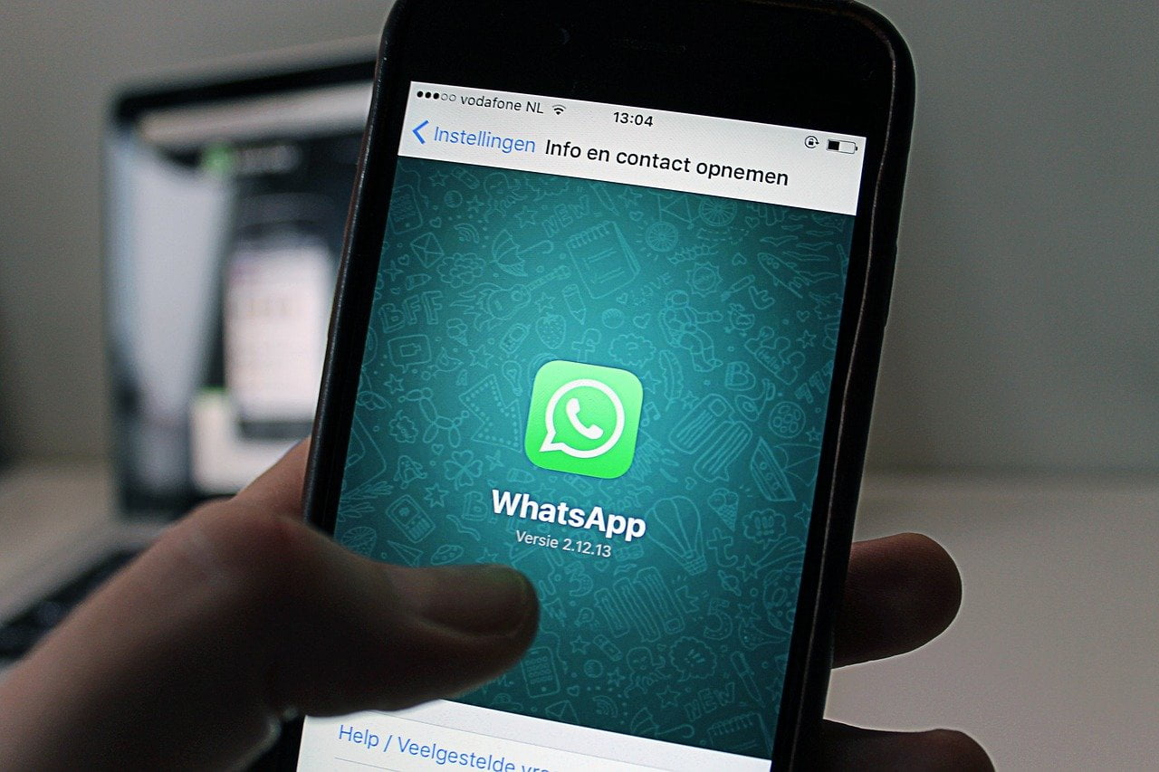 WhatsApp interdisant de transférer des messages