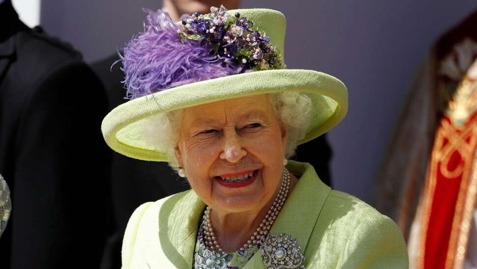 British Queen Elizabeth Is Hiring A Social Media Manager