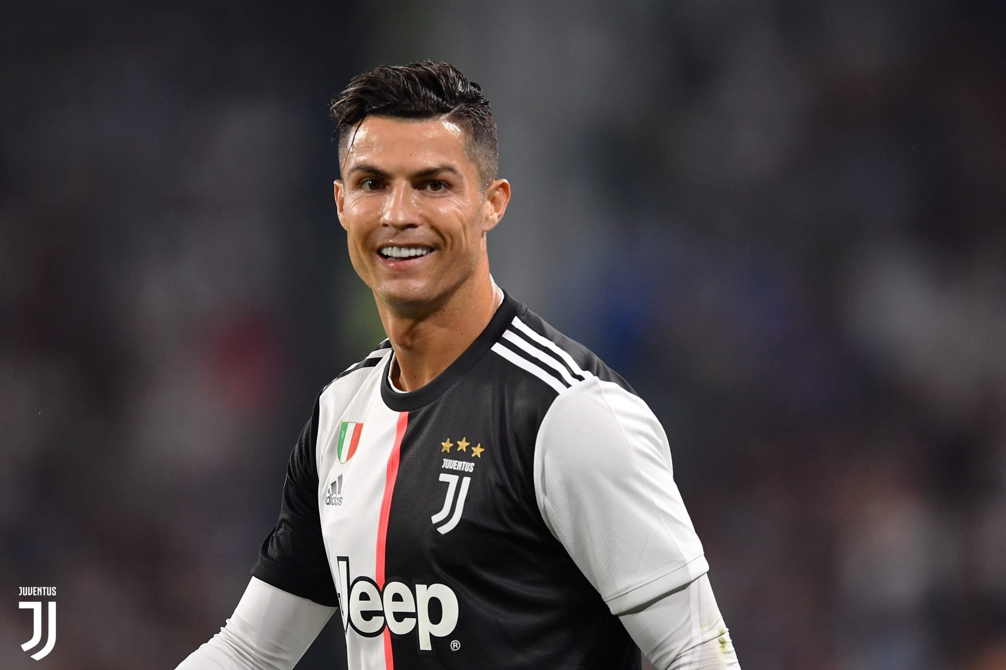 Cristiano Ronaldo wird als erster Fußballer Milliardär 1