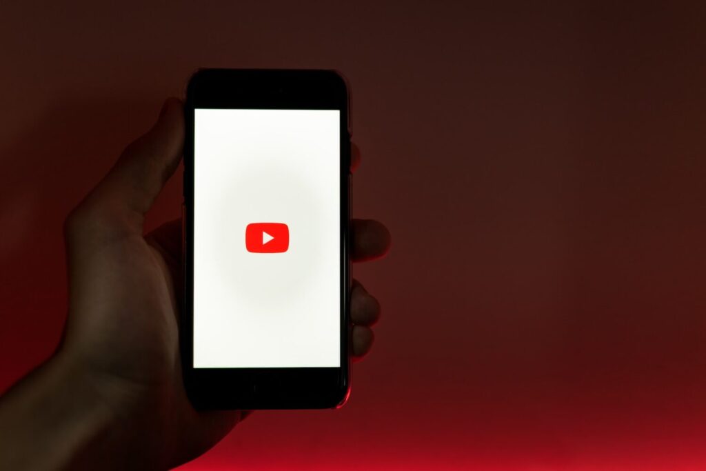 Telefon Pintar Pegang Tangan dengan Akses Internet ke YouTube