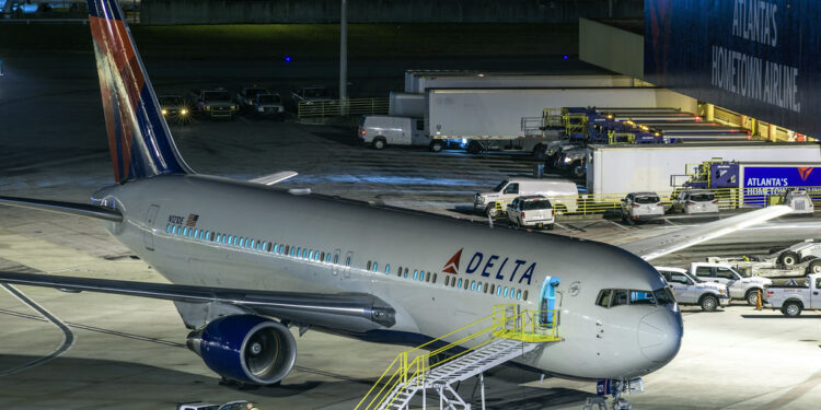 delta luchtvaartmaatschappijen b763 (atl)