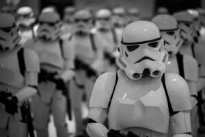 Photographie de mise au point sélective de Star Wars Stormtroopers