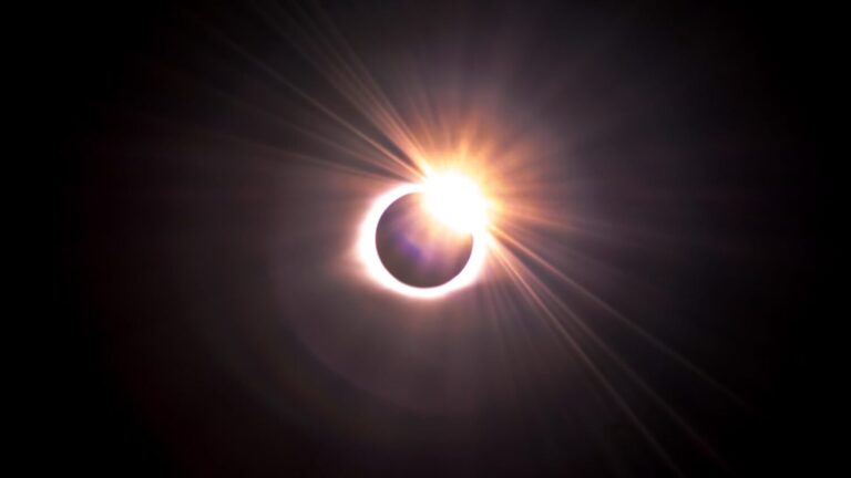 U.S. Warns Pilots Ahead of April 8 Solar Eclipse 2024