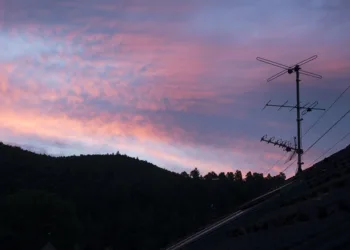 What Is the Difference Between a Regular TV Antenna and a Digital TV Antenna?