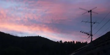 What Is the Difference Between a Regular TV Antenna and a Digital TV Antenna?