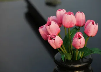 artificial flowers 4393407 960 720.jpg