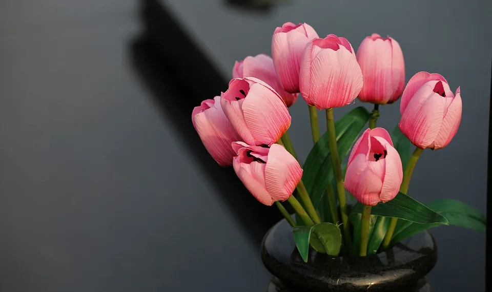 artificial flowers 4393407 960 720.jpg