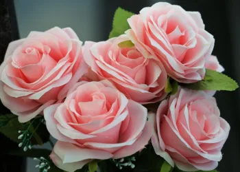 artificial flowers 4411830 960 720.jpg