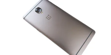 Is OnePlus better than Pixel?