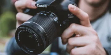 What does DSLR mean for a camera?