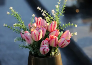 artificial flowers 4387472 960 720.jpg