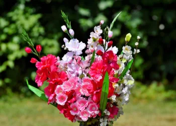 bouquet of flowers 2503256 960 720.jpg