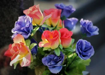 colorful artificial flowers 4412158 960 720.jpg