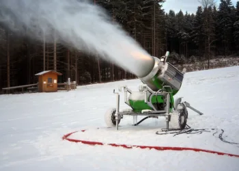 snow cannon 2713344 960 720.jpg