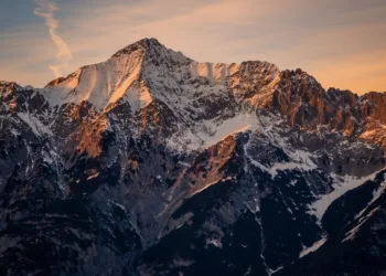 How to Jailbreak DeepSeek: Bypass Restrictions and Censorship