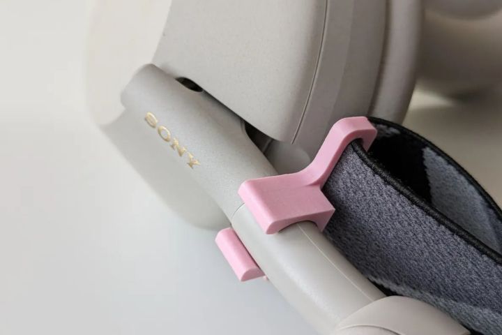 3D-printed headband holders attached to Sony WH-1000XM5 headphones.