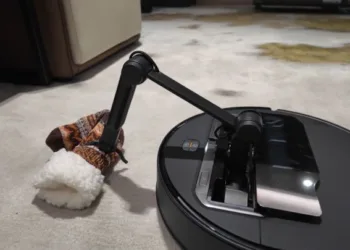 The Saros Z70 Is The Most Amazing Robot Vacuum Yet.jpg