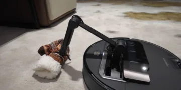 The Saros Z70 Is The Most Amazing Robot Vacuum Yet.jpg