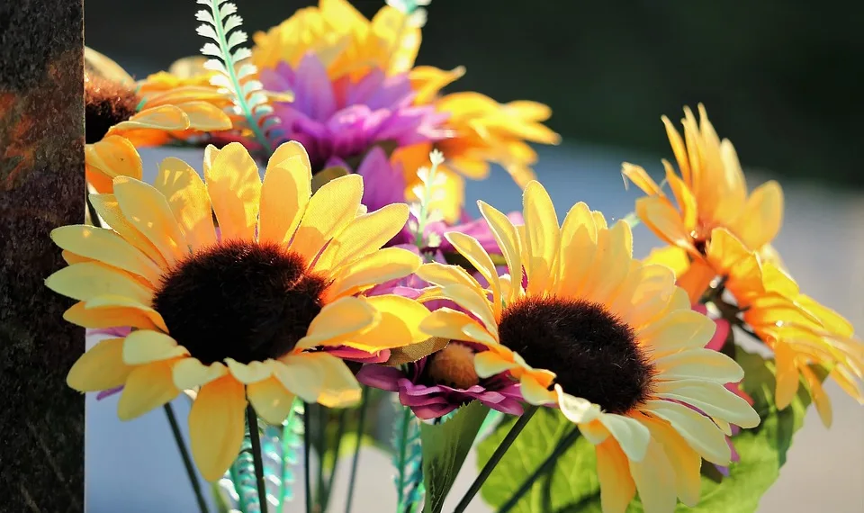 artificial flowers 4393735 960 720.jpg