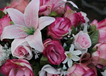 colorful artificial flowers 4413605 960 720.jpg