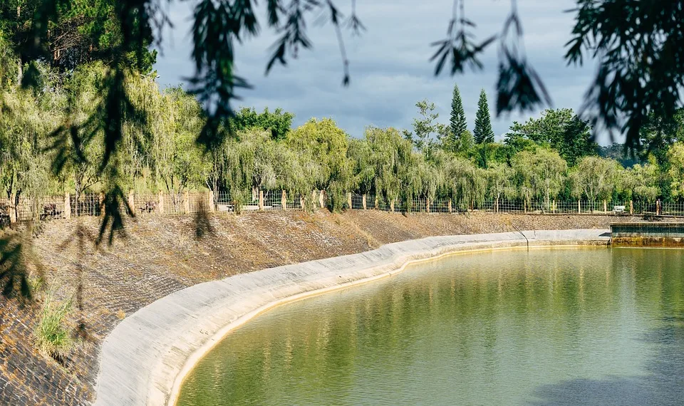 lake 5505677 960 720.jpg