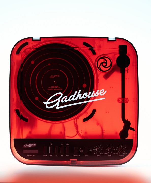 Gadhouse Cosmo Solar turntable in Venus Red.