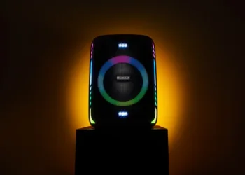 BlueAnt X5i Party Speaker With 120 Watts And Two Mics
