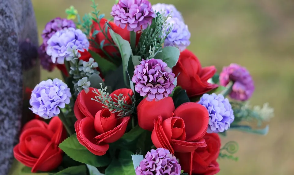 artificial flowers 5295707 960 720.jpg