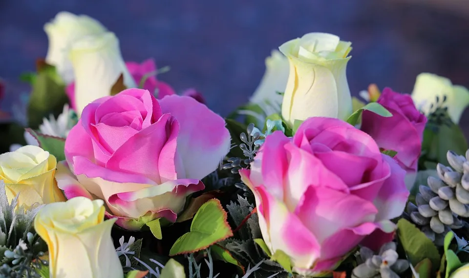 artificial roses 5296893 960 720.jpg
