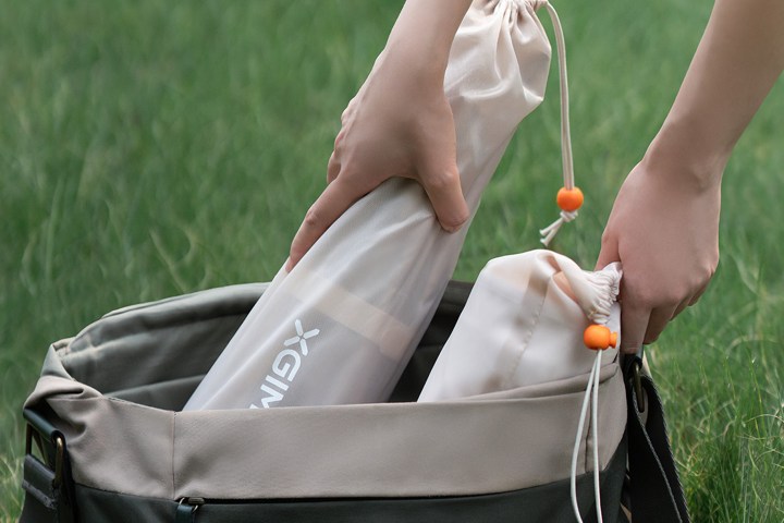 XGIMI stretchable screen carry case.