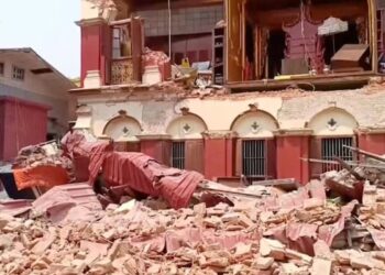 Amid Myanmar's Disaster: Heroic Hand-Rescue Efforts for Survivors