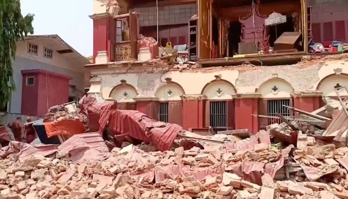 Amid Myanmar's Disaster: Heroic Hand-Rescue Efforts for Survivors