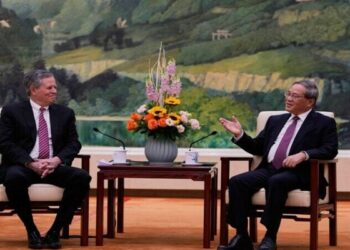 Chinese Premier Urges 'Dialogue' During US Senator's Beijing Visit