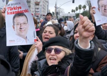 Istanbul Mayor Arrested on Corruption Charges; Opposition Claims 'Coup'