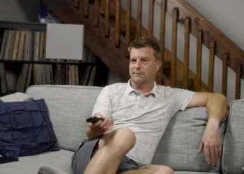 Less TV Time May Reduce Serious Heart Risk