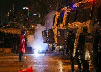 Mass Protests Defy Erdogan, Spark Arrests in Turkiye