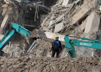 Myanmar Quake Claims Nearly 700 Lives; Aid Efforts Underway