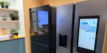 Samsungs New Fridges Open Doors With Voice Commands.jpg