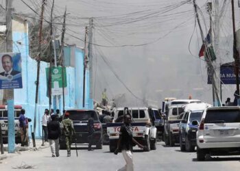 Somali Militants Strike Presidential Convoy; President Unharmed