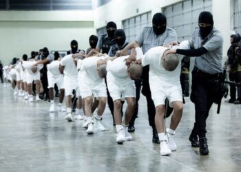 Trump Aims to Dismiss Judge Over Venezuelan Deportation Ruling