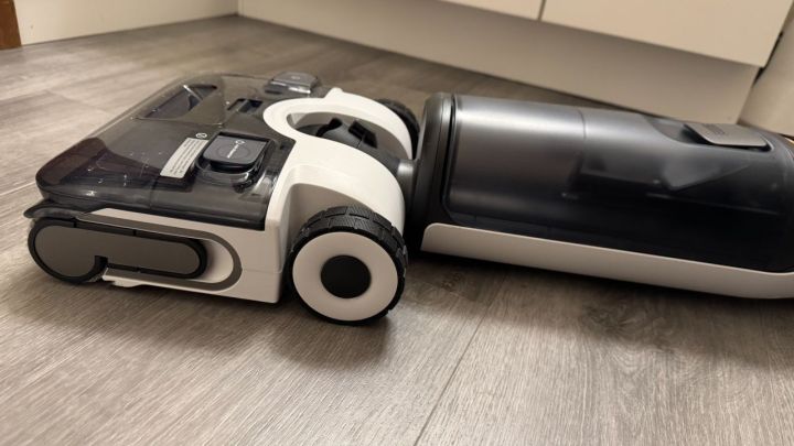 The F25 ACE flat on the ground.