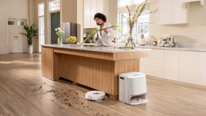 Freo Z10 cleaning up debris.