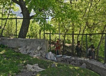 Family honors Kashmiri hero who fell defending against attacker