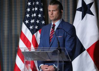 US Defense Secretary: Iran Must Interpret B-2 Bombers' Intent