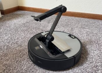 1748115842 Roborock Saros Z70 Review Innovative Robot Vacuum Falls Short.jpg
