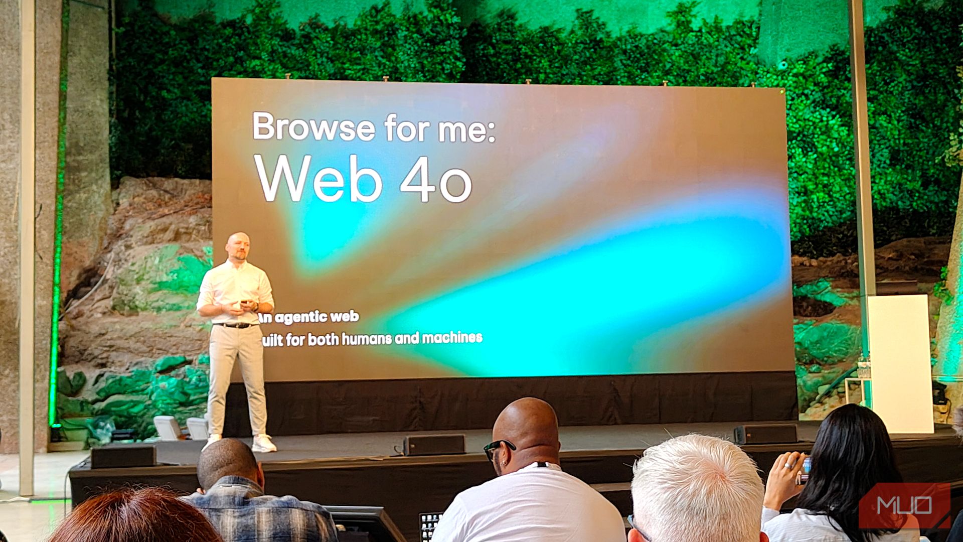 opera browser days web 4o slide.