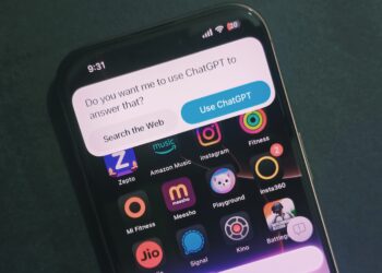 Apple May Allow Users To Replace Siri As Default Assistant