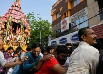 Six Killed in Stampede at Indian Temple Tragedy