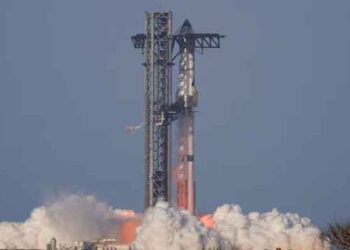 Starship Flight 9 by SpaceX Taking Off on May 27.jpg