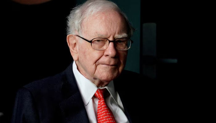 Warren Buffett Plans to Step Down from Berkshire Hathaway This Year
